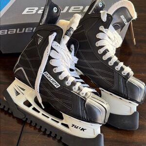 Bauer Nexus 200 Black and White Hockey Skates, Sz 6R / US 7.5 / EUR 40.5